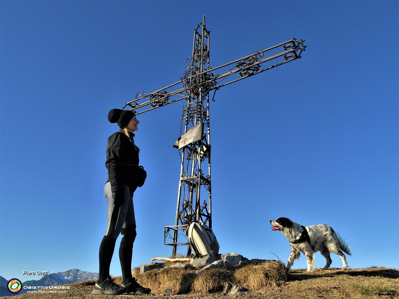 24 Alla elaborata croce di vetta dello Zuc de Valmana (1546 m).JPG -                                